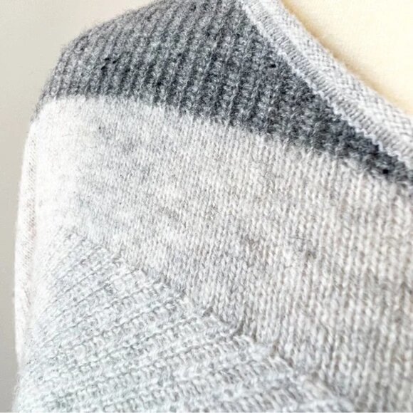 White + Warren Cashmere Sweater Women's Size XS Gray Black Colorblock Crew Neck - Picture 4 of 10
